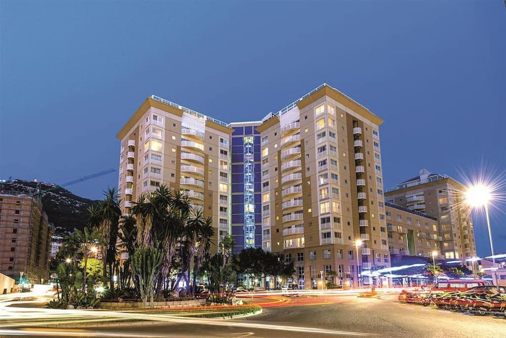 New With Ac Central Suites With Pool Access And Squash Courts! Sleeps Family Or 4 Guests Gibraltar Extérieur photo
