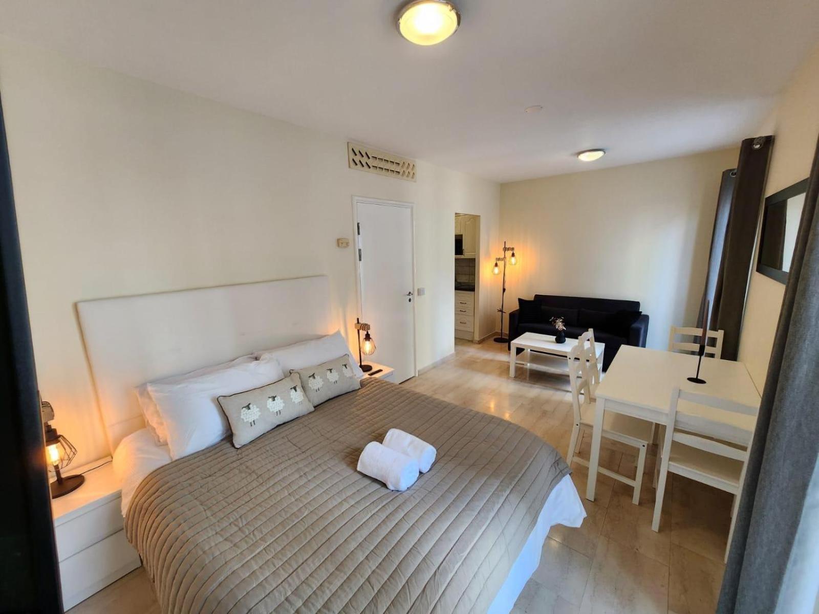 New With Ac Central Suites With Pool Access And Squash Courts! Sleeps Family Or 4 Guests Gibraltar Extérieur photo