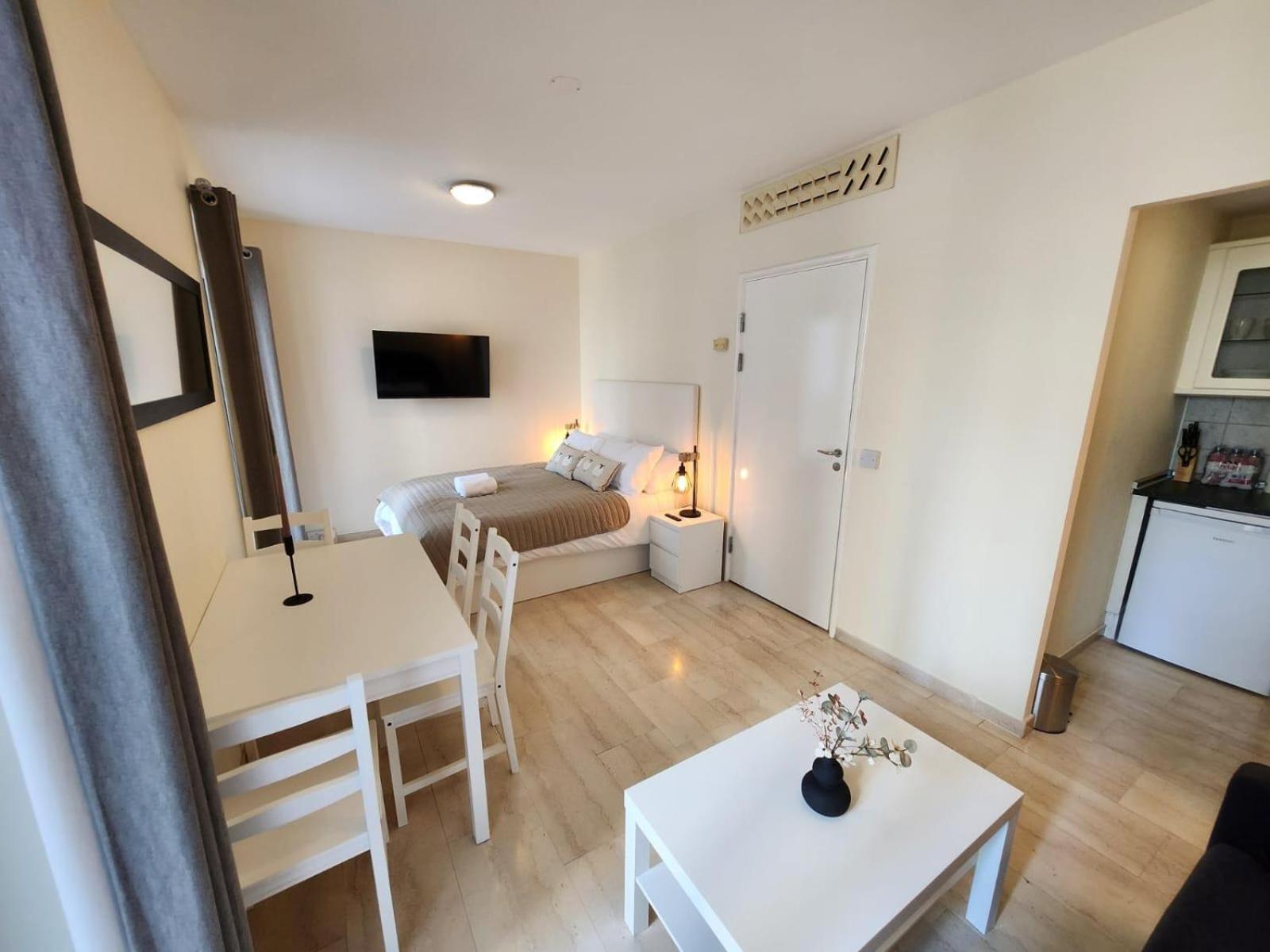 New With Ac Central Suites With Pool Access And Squash Courts! Sleeps Family Or 4 Guests Gibraltar Extérieur photo