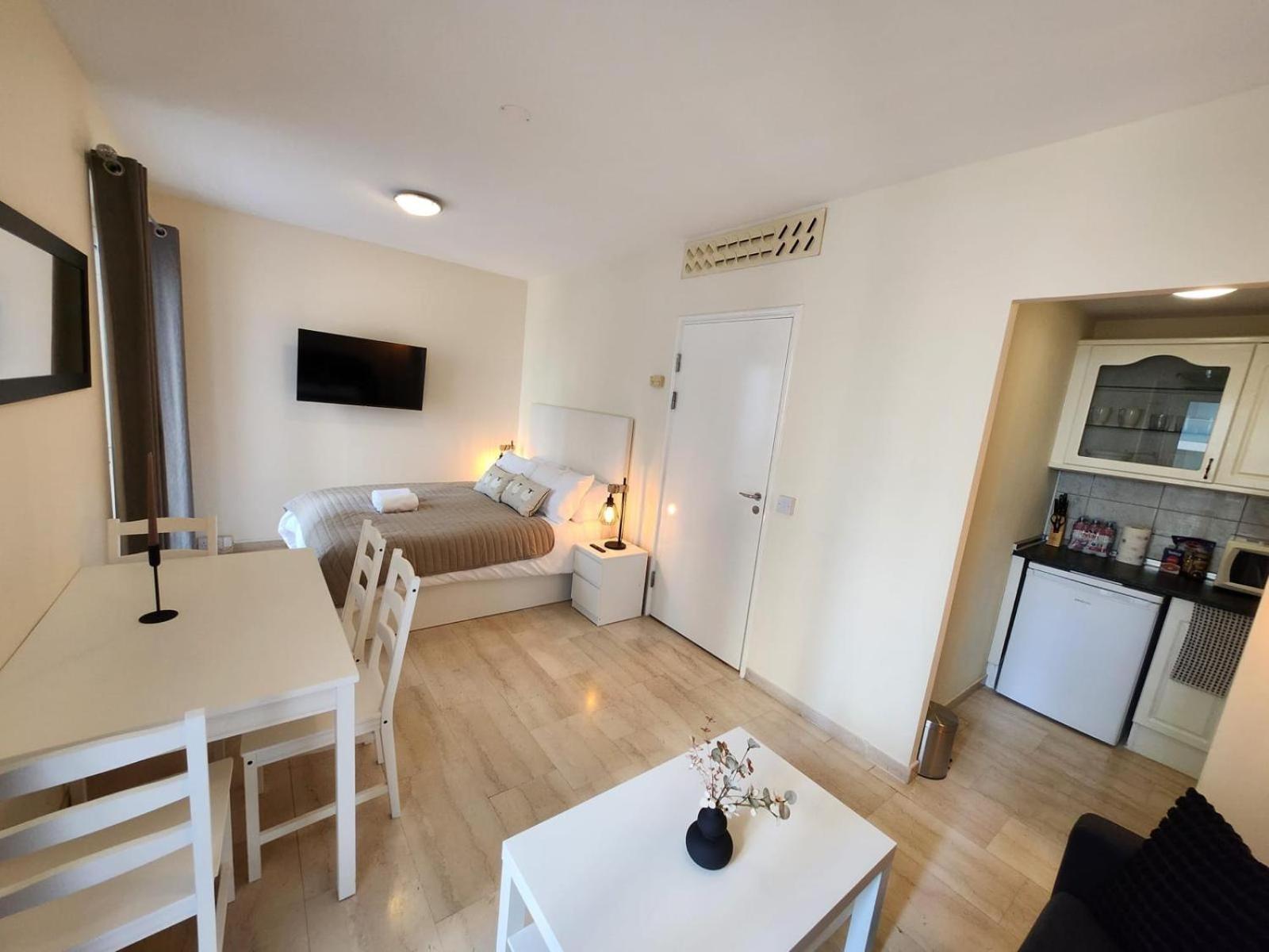 New With Ac Central Suites With Pool Access And Squash Courts! Sleeps Family Or 4 Guests Gibraltar Extérieur photo