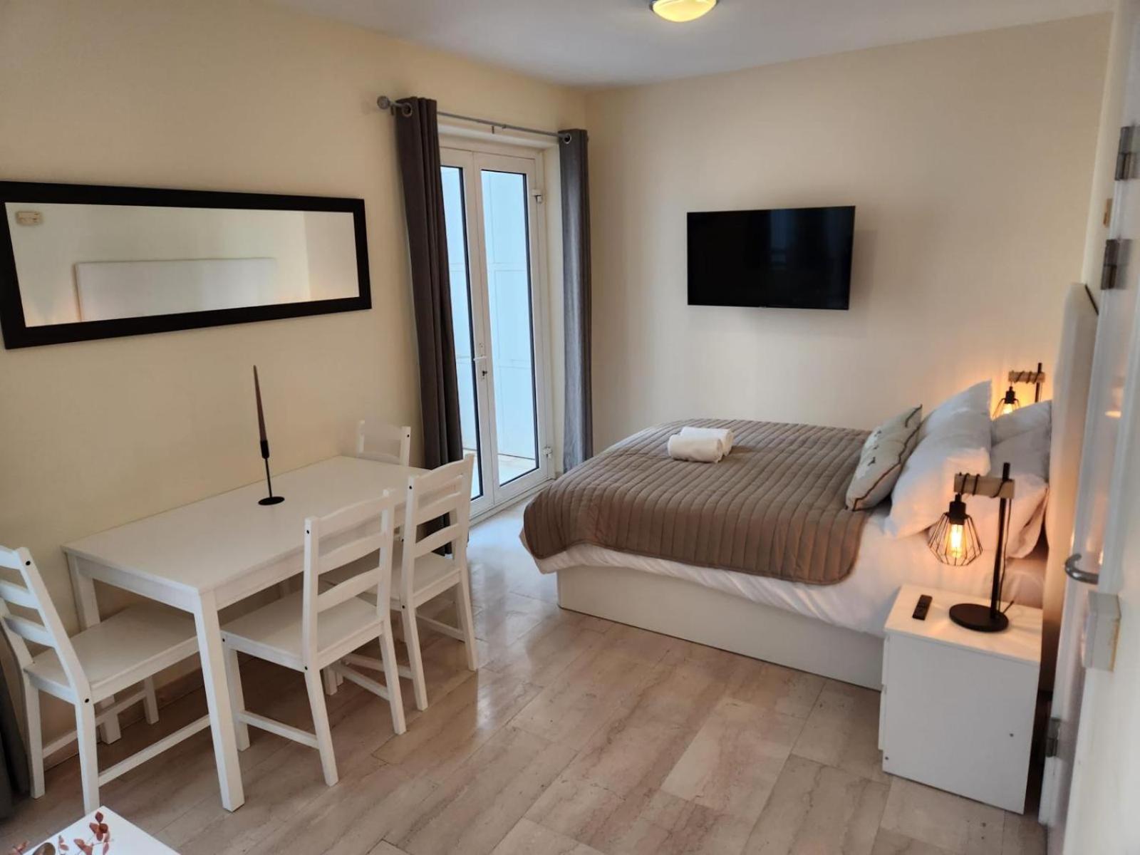 New With Ac Central Suites With Pool Access And Squash Courts! Sleeps Family Or 4 Guests Gibraltar Extérieur photo