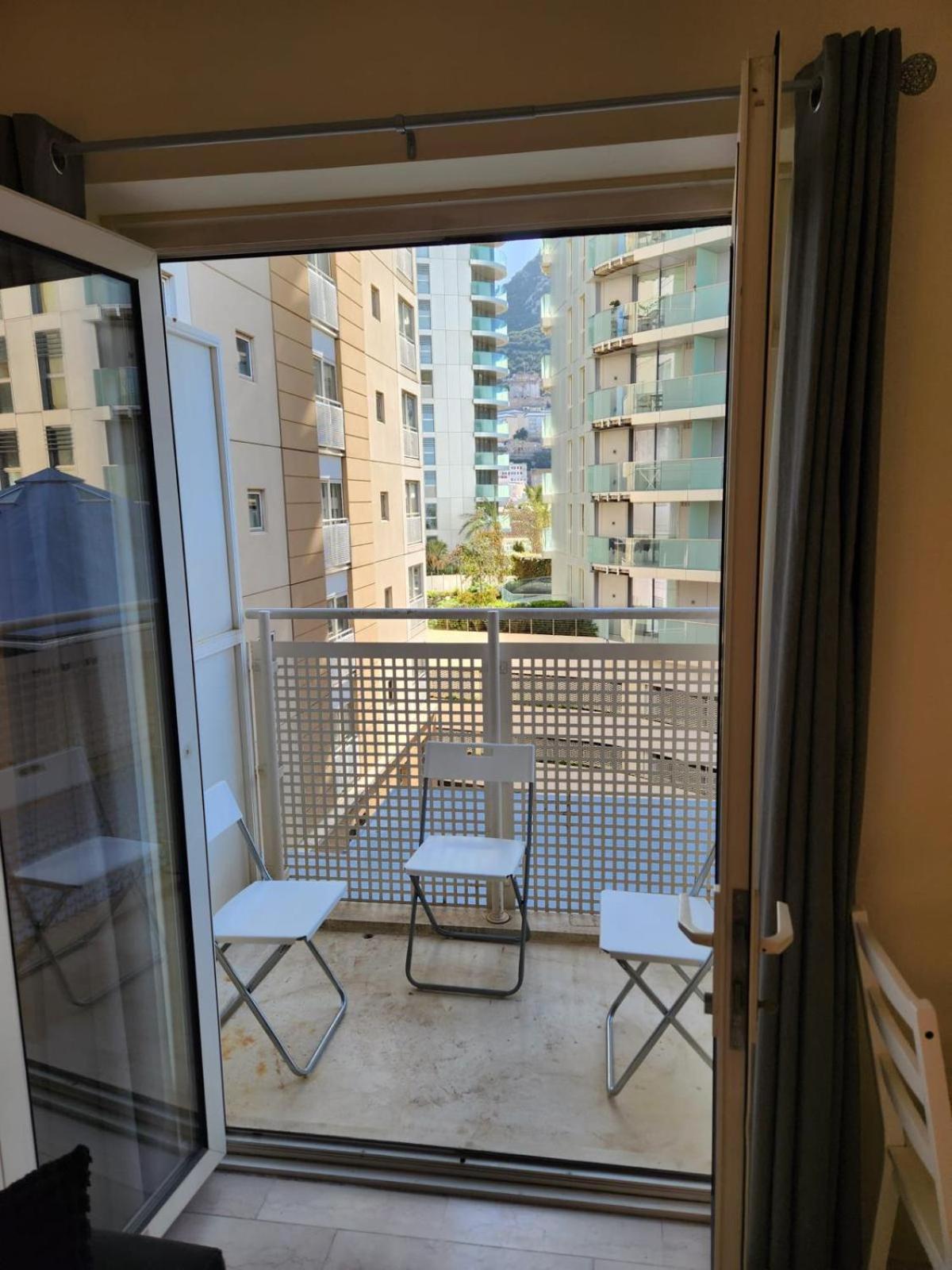 New With Ac Central Suites With Pool Access And Squash Courts! Sleeps Family Or 4 Guests Gibraltar Extérieur photo